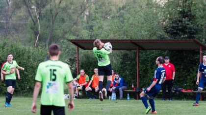 Ostrów Mazowiecka - Piłkarze GKS Andrzejewo w derbowym spotkaniu B klasy pokonal
