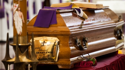 Ostrów Mazowiecka - Wiele osób wzięło udział w ostatniej drodze księdza prałata 