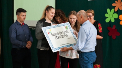 Ostrów Mazowiecka - W murach Zespołu Szkół nr 1 rtm. Witolda Pileckiego w Ostrow