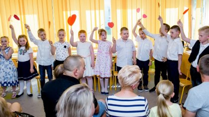Ostrów Mazowiecka - Uroczystość klasowa pod hasłem „Cudownych rodziców mam” zorg
