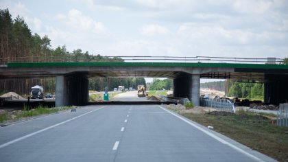 Ostrów Mazowiecka - Trwa budowa mazowieckich odcinków drogi ekspresowej S8 od Wy