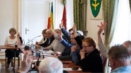 Ostrów Mazowiecka - W czwartek 14 czerwca została zwołana nadzwyczajna sesja rad