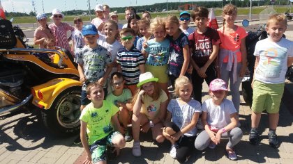 Ostrów Mazowiecka - Uczniowie z klasy IIIa i kilku uczniów z klasy IIIb SP nr 2 
