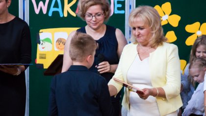 Ostrów Mazowiecka - Uroczystość zakończenia roku szkolnego w Szkole Podstawowej 