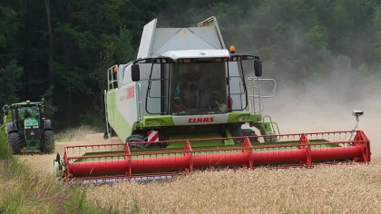 Ostrów Mazowiecka - Na drogach możemy zaobserwować coraz większy ruch sprzętu ro