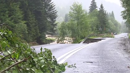 Ostrów Mazowiecka - Burze i towarzyszące im ulewy w wielu rejonach Polski spowod