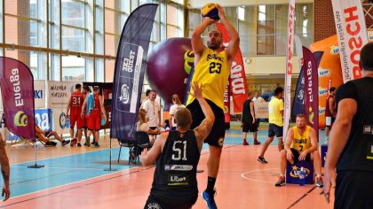 Ostrów Mazowiecka - Na szyjach zawodników zespołu Sokoły Ostrów zawisły brązowe 