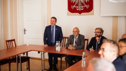 Ostrów Mazowiecka - Telefon z aplikacją i dowód osobisty dla osób urodzonych prz