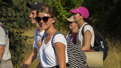 Ostrów Mazowiecka - Pątnicy wędrujący do Częstochowy z 34 Pieszą Pielgrzymką Łom