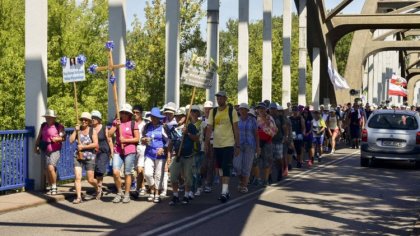 Ostrów Mazowiecka - Pątnicy Pieszej Pielgrzymki Łomżyńskiej na Jasną Górę minęli