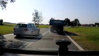 Ostrów Mazowiecka - Dużą nieodpowiedzialnością wykazał się kierowca osobowego bm