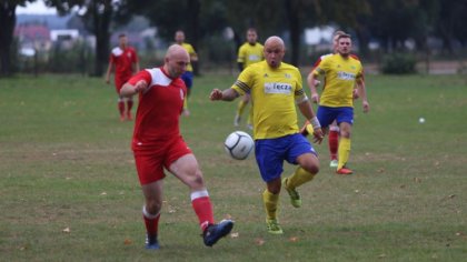 Ostrów Mazowiecka - Piłkarze KS Wąsewo w spotkaniu dziesiątej kolejki rozgrywek 