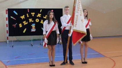 Ostrów Mazowiecka - Po dwóch miesiącach wakacji do szkolnych ław wrócili uczniow