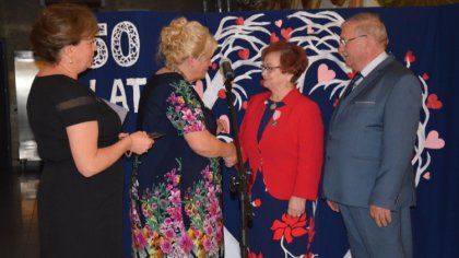 Ostrów Mazowiecka - Kolejne pary z powiatu ostrowskiego otrzymały medale za dług