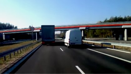 Ostrów Mazowiecka - Kierowca zestawu nie popisał się znajomością zasad bezpieczn