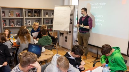 Ostrów Mazowiecka - Po raz pierwszy po wakacyjnej przerwie uczniowie ostrowskich