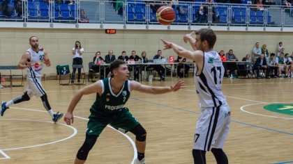 Ostrów Mazowiecka - Koszykarze ostrowskiego Sokoła w ostatnim spotkaniu rundy za