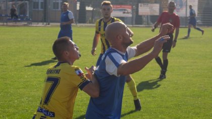 Ostrów Mazowiecka - Piłkarze KS Wąsewo w spotkaniu 22 kolejki rozgrywek A klasy 