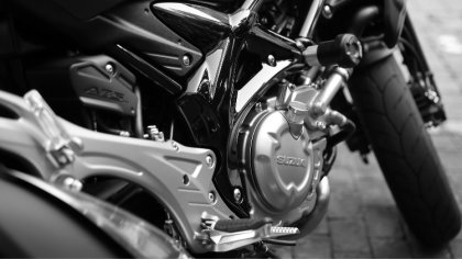 Ostrów Mazowiecka - Policjanci prowadzili wczoraj pościg za kierowcą motocykla, 