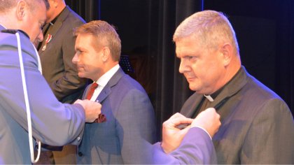 Ostrów Mazowiecka - Burmistrz Jerzy Bauer i ksiądz kapelan Marek Gruda zostali o