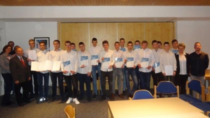 Ostrów Mazowiecka - Grupa siedemnastu uczniów i dwóch nauczycieli z Zespołu Szkó