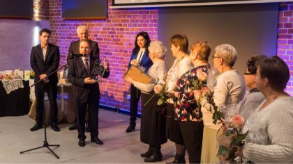 Ostrów Mazowiecka - Klub Kolorowej Nitki w Ostrowi Mazowieckiej obchodził dziesi