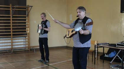 Ostrów Mazowiecka - Z okazji walentynek dyrekcja Szkoły Podstawowej nr 1 w Ostro