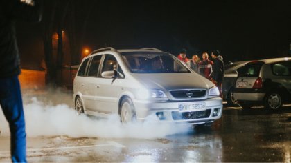 Ostrów Mazowiecka - Na parkingu przy ulicy Szpitalnej w Ostrowi Mazowieckiej po 