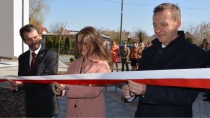 Ostrów Mazowiecka - Uroczyście oddano do użytku rozbudowaną Publiczną Szkołę Pod