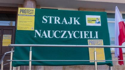 Ostrów Mazowiecka - Pedagodzy i pracownicy oświaty w całej Polsce rozpoczęli w p