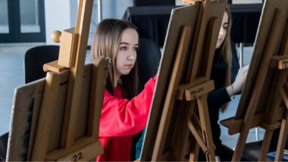 Ostrów Mazowiecka - Na warsztaty rysunku zaprosił we wtorek młodych mieszkańców 