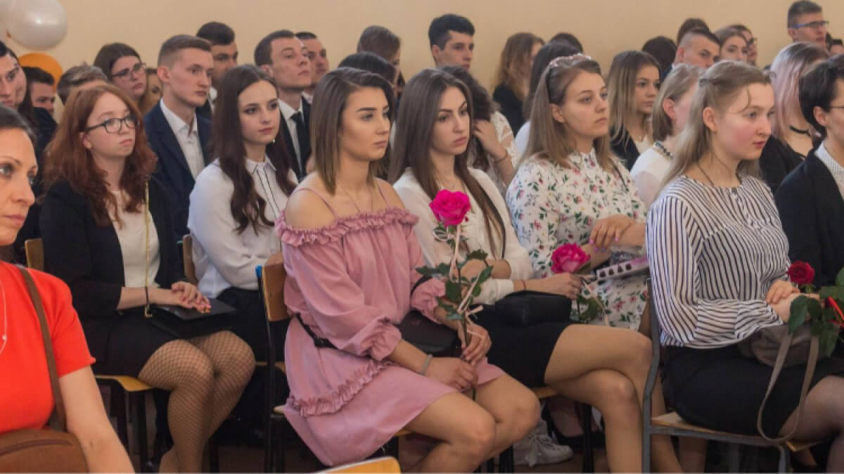 Kiedy Jest Zakonczenie Roku Dla Maturzystow Koniec roku szkolnego dla maturzystów z "Ekonomika". Przed nimi egzamin