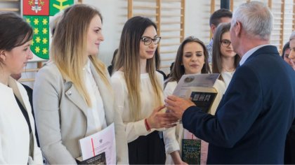 Ostrów Mazowiecka - Ostatnie dni do matury odliczają abiturienci LO im. Mikołaja