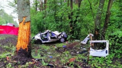 Ostrów Mazowiecka - Bus przewożący sześć osób, na trasie między Wyszkowem a Łoch