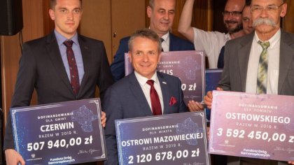 Ostrów Mazowiecka - Sześć dróg powiatowych i dziewięć dróg gminnych o łącznej dł