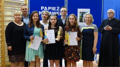 Ostrów Mazowiecka - W ostatnim dniu maja br. w Szkole Podstawowej nr 2 im. papie