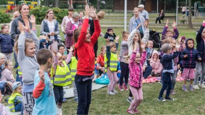 Ostrów Mazowiecka - Już dziś o godzinie 15.00 przed szkołą podstawową im. Jana P