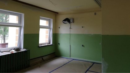 Ostrów Mazowiecka - Gmina Andrzejewo przeprowadza remonty w budynkach szkół pods