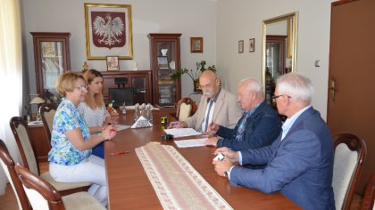 Ostrów Mazowiecka - Władze powiatu podpisały umowę z ostrowskim Zakładem Remontó