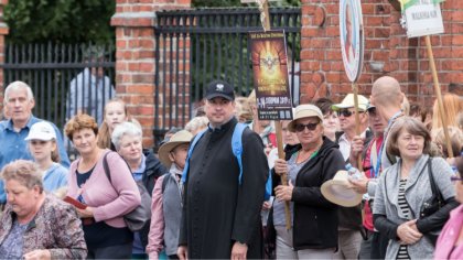 Ostrów Mazowiecka - Pielgrzymów z grupy srebrno-niebieskiej dzielą zaledwie dwa 