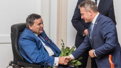 Ostrów Mazowiecka - Krzysztof Listwon odebrał, z rąk ministra środowiska Henryka