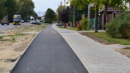 Ostrów Mazowiecka - Wczoraj chodniki przy ulicy Różańskiej zyskały nawierzchnię 