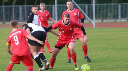 Ostrów Mazowiecka - GKS Andrzejewo w siódmej odsłonie rozgrywek piłkarskiej B kl