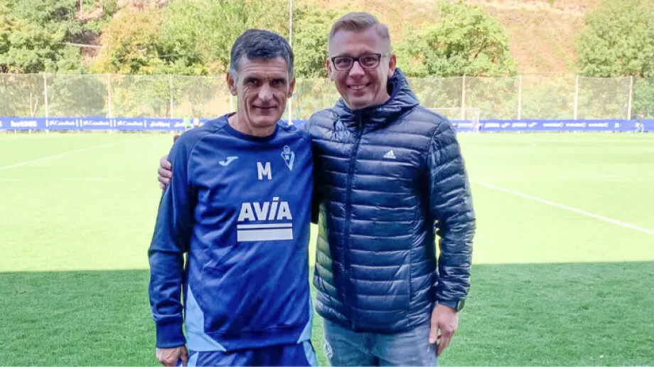 Paweł Kowalczyk z José Luisem Mendilibarem - trenerem SD Eibar, fot. archiwum prywatne