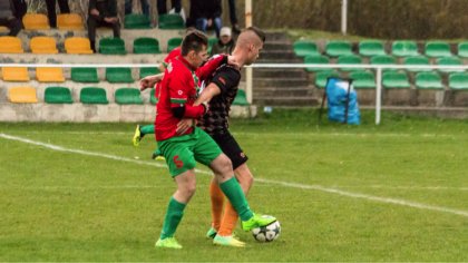 Ostrów Mazowiecka - Piłkarzom MKS Małkinia zagląda w oczy widmo spadku do niższe