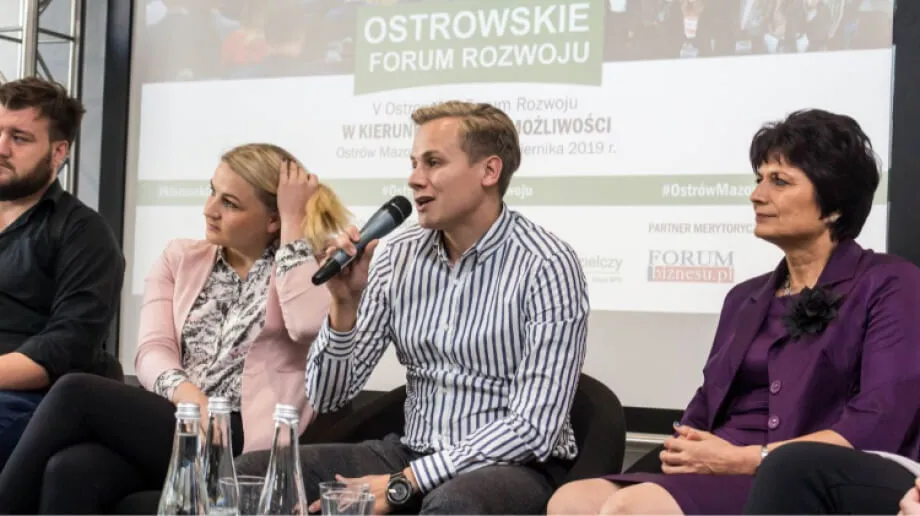 Piąta edycja Ostrowskiego Forum Rozwoju dobiegła końca. Wydarzenie po raz kolejny przyciągnęło sporą liczbę samorządowców, przedsiębiorc