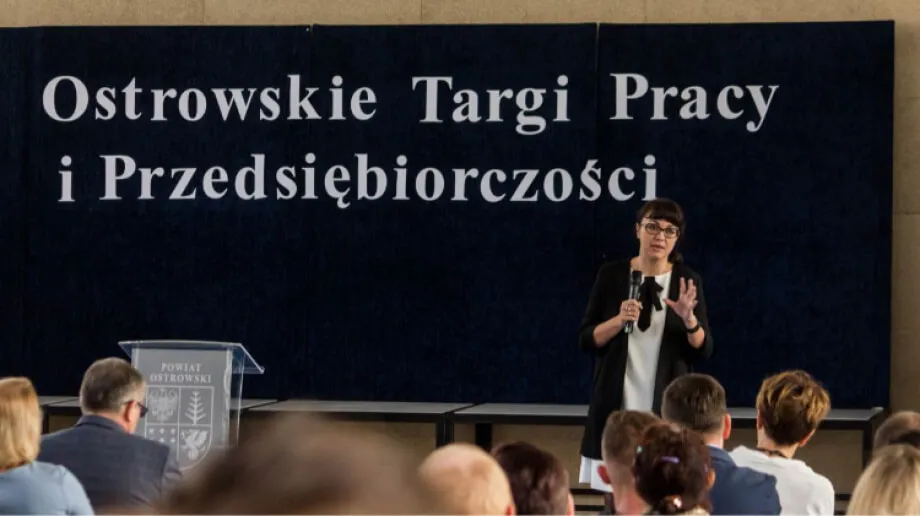 Powiatowy Urząd Pracy w Ostrowi Mazowieckiej zorganizował Ostrowskie Targi Pracy i Przedsiębiorczości. Uczestnicy targów mogli porozmawiać o 