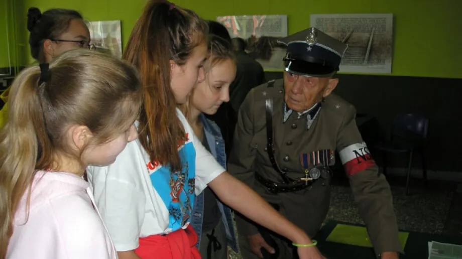 W związku z 80 rocznicą wybuchu II wojny światowej, w Gminnym Ośrodku Kultury i Sportu w Bogutach Piankach, odbyło się pierwsze spotkanie kol