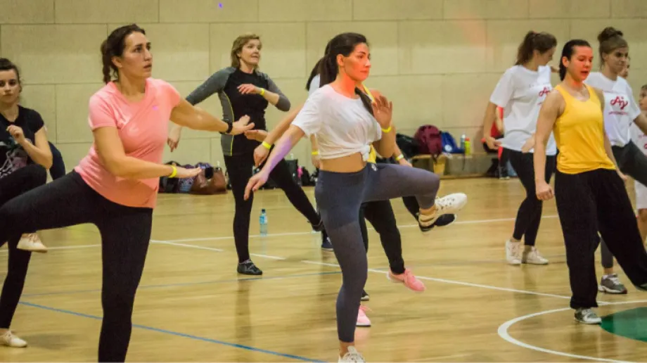 W hali sportowej Miejskiego Ośrodka Sportu i Rekreacji przy ulicy Trębickiego w Ostrowi Mazowieckiej odbył się Maraton Fitness. Całkowity doch