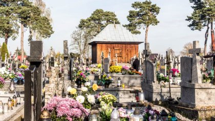 Ostrów Mazowiecka - Z aparatem odwiedziliśmy dziś ostrowski cmentarz, mimo niepo